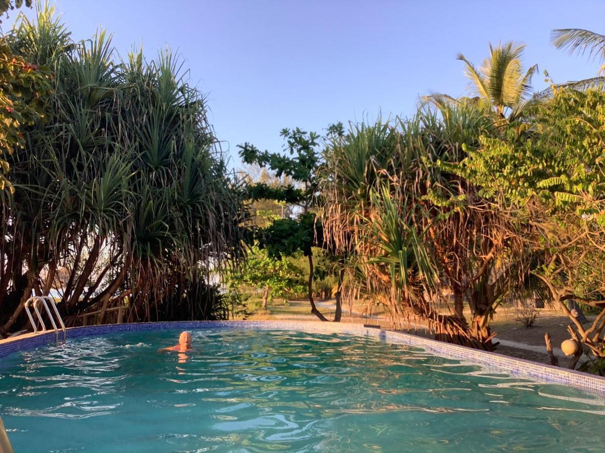Emayani Beach LodgePangani エクステリア 写真
