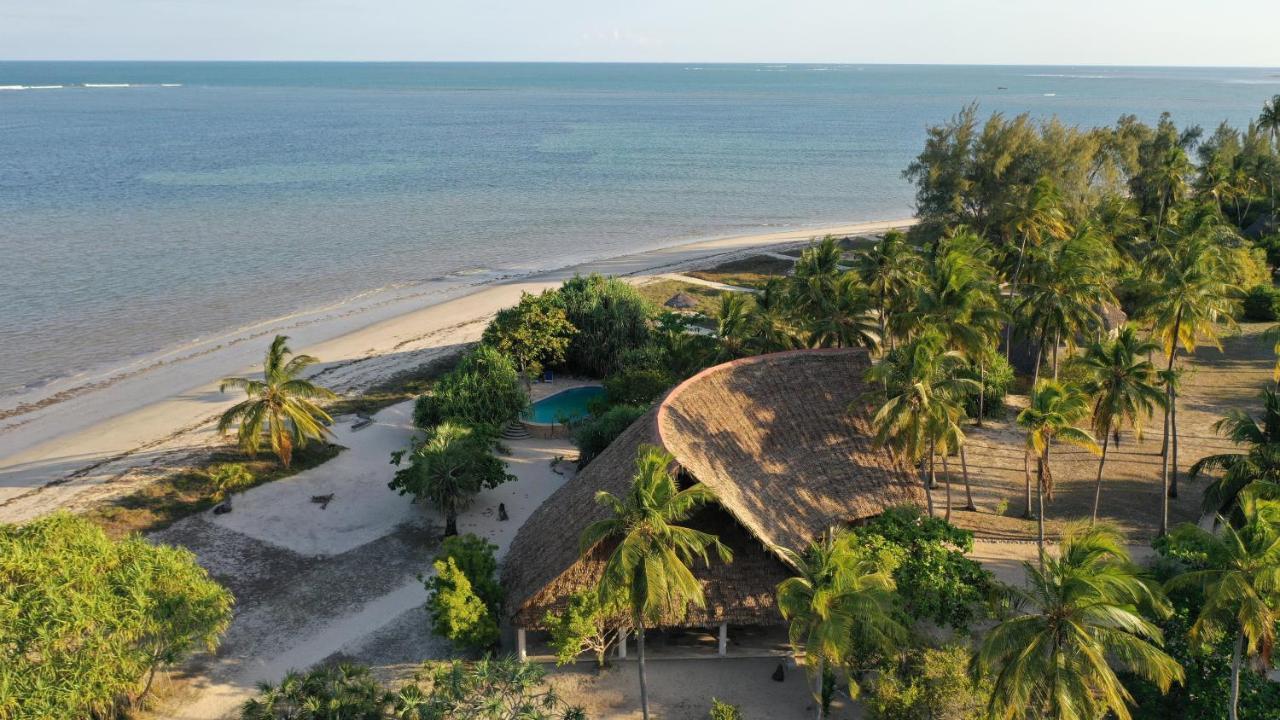 Emayani Beach LodgePangani エクステリア 写真