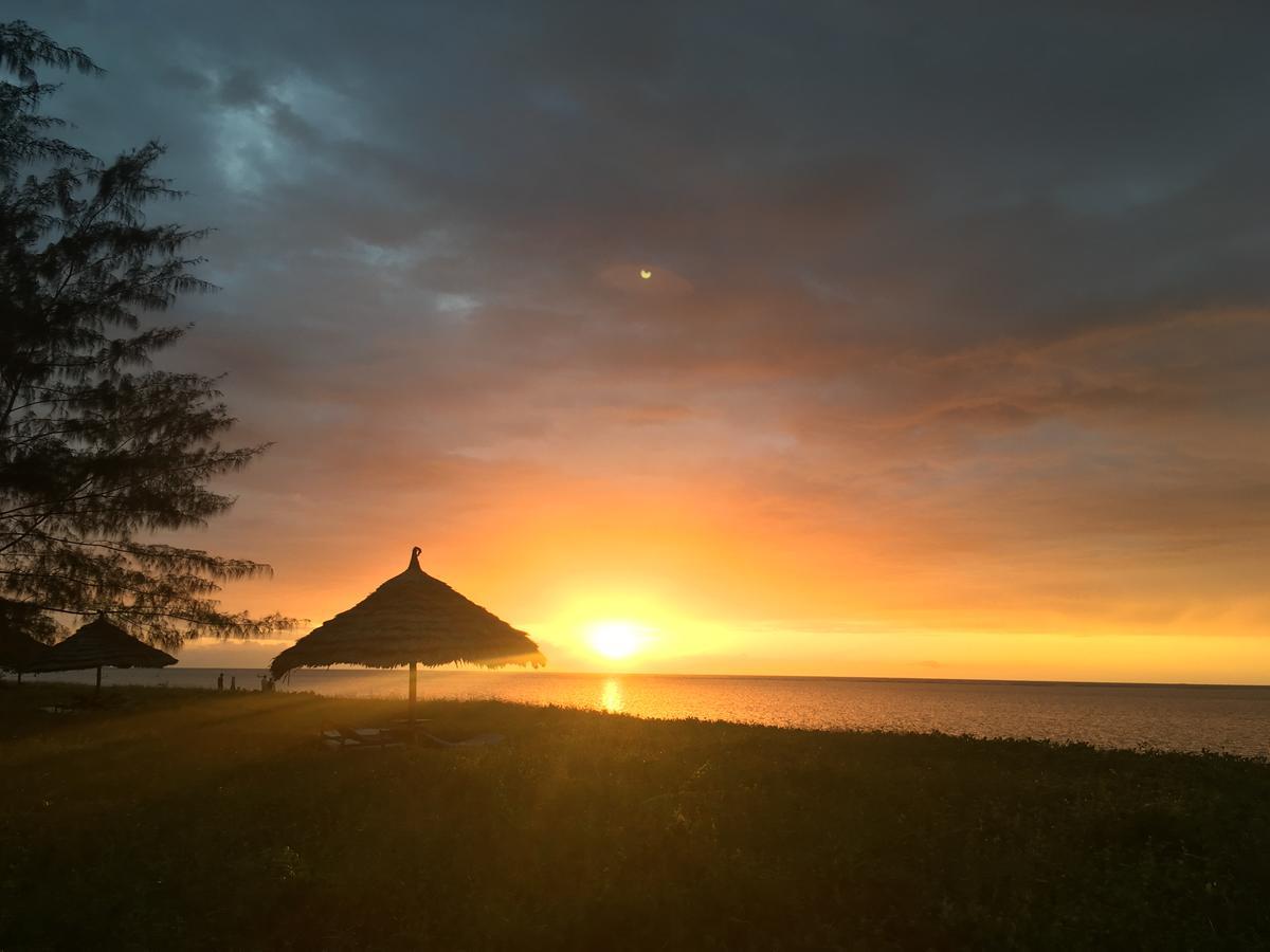 Emayani Beach LodgePangani エクステリア 写真