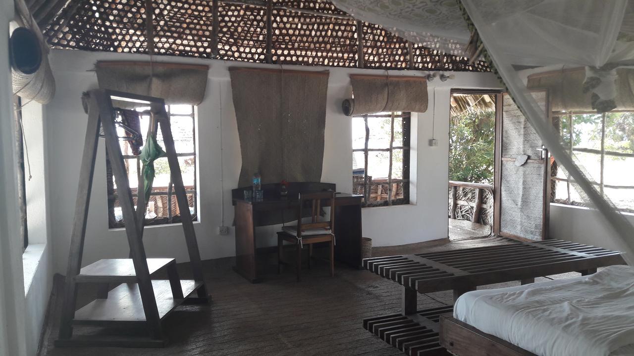 Emayani Beach LodgePangani エクステリア 写真