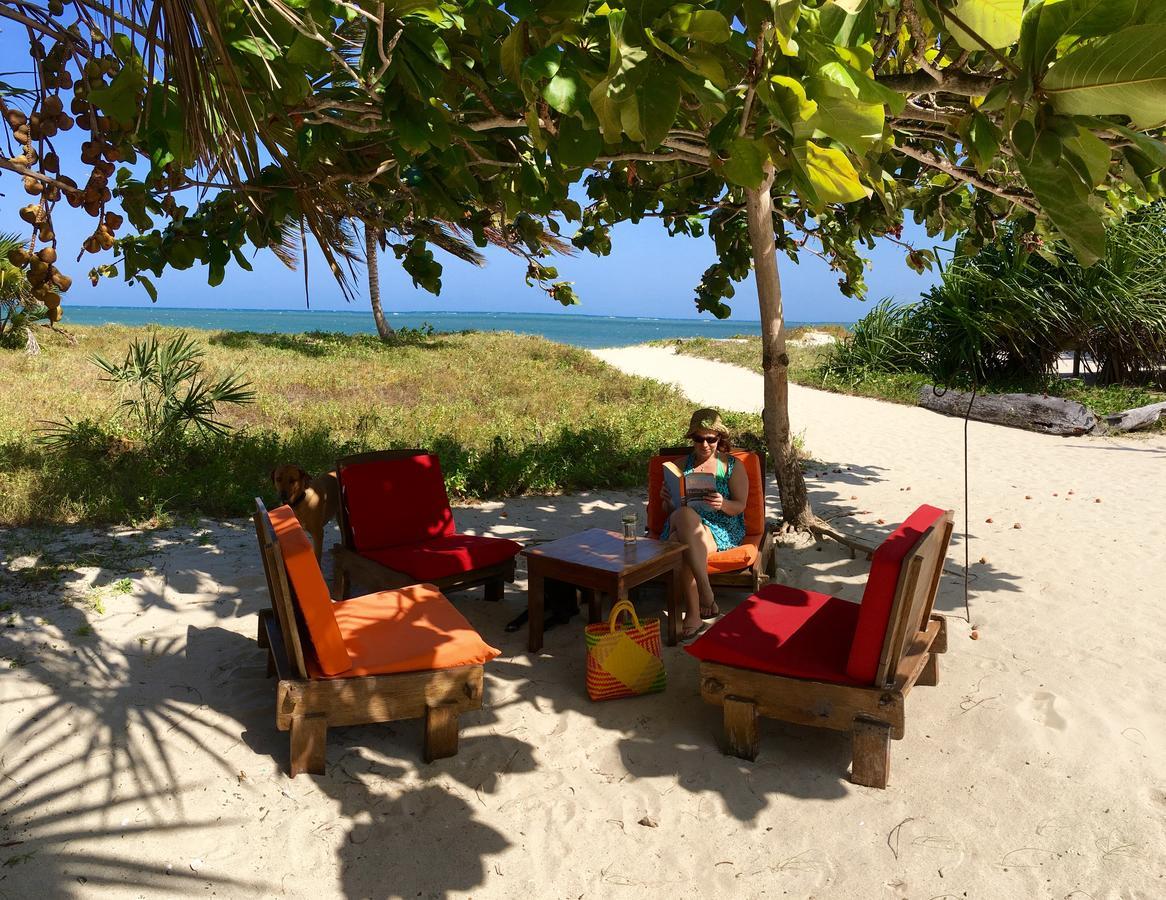 Emayani Beach LodgePangani エクステリア 写真