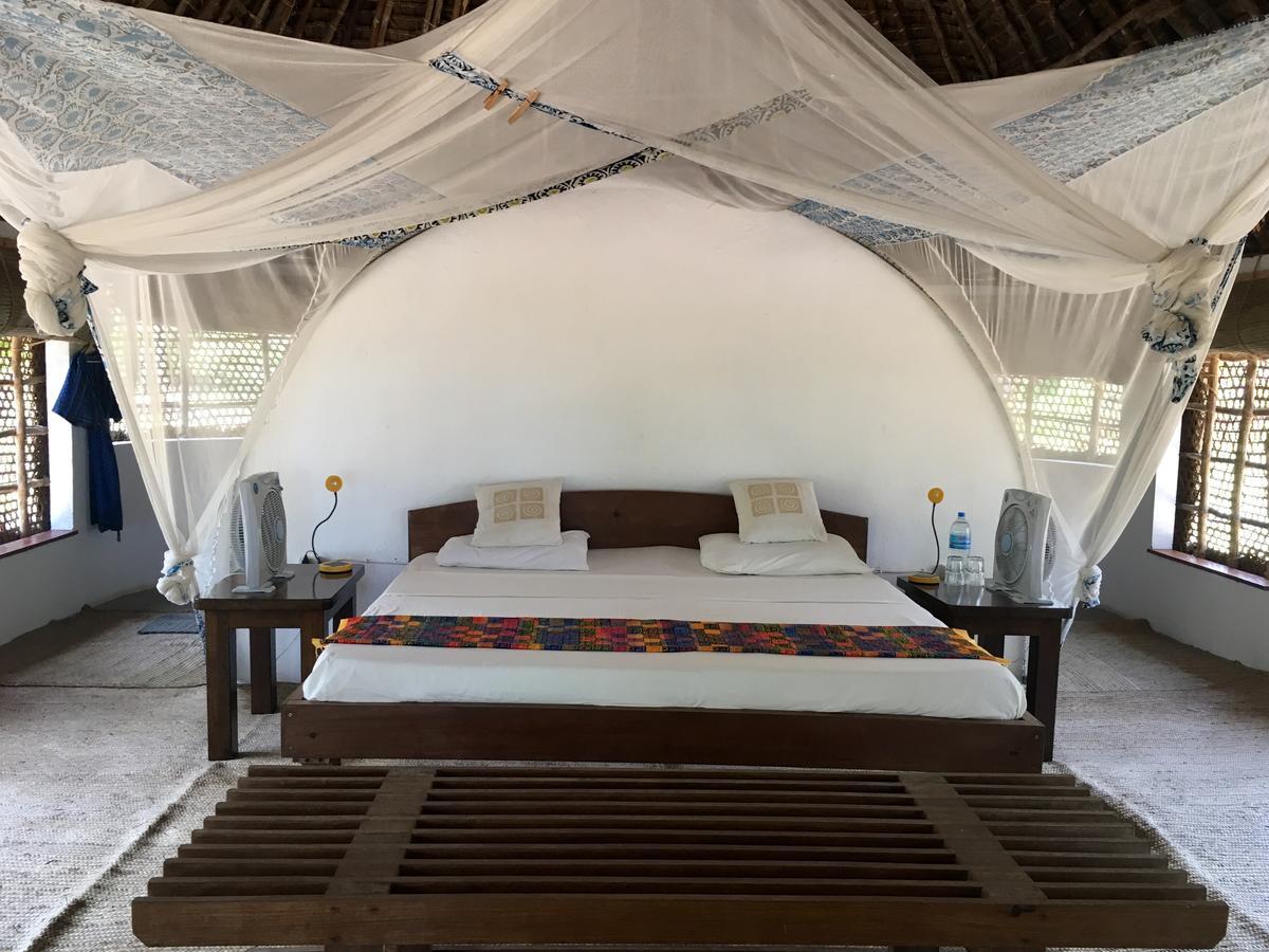 Emayani Beach LodgePangani エクステリア 写真