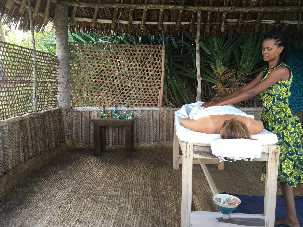 Emayani Beach LodgePangani エクステリア 写真