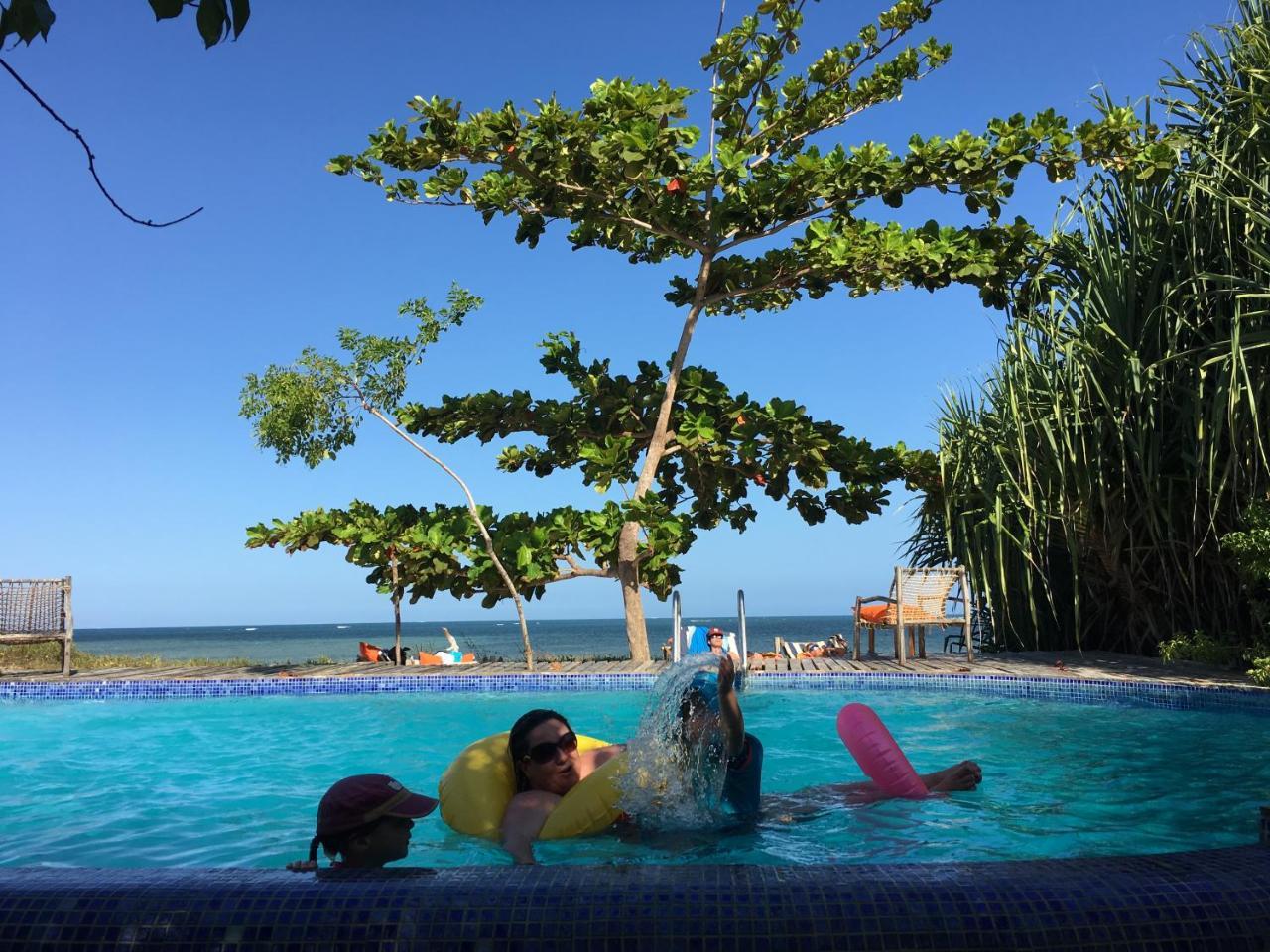 Emayani Beach LodgePangani エクステリア 写真