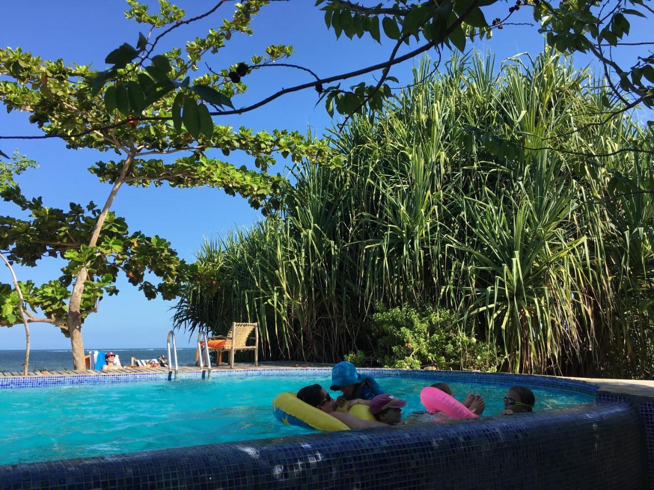 Emayani Beach LodgePangani エクステリア 写真